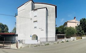 Apartments And Room Mira
